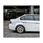 Folie auto PET Premium alb lucios pentru colantare caroserie cu tehnologie anti-bule 16m x 1.52m Cod: SP015X
